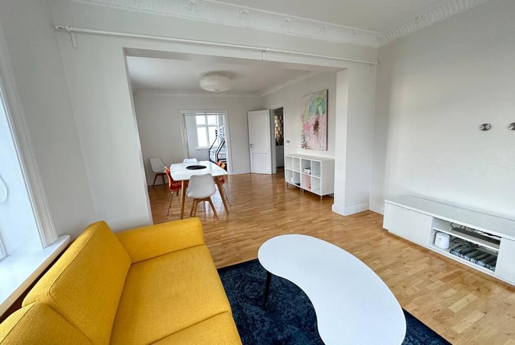 Beautiful 2 Bedroom Apartment Downtown Рейк'явік Екстер'єр фото